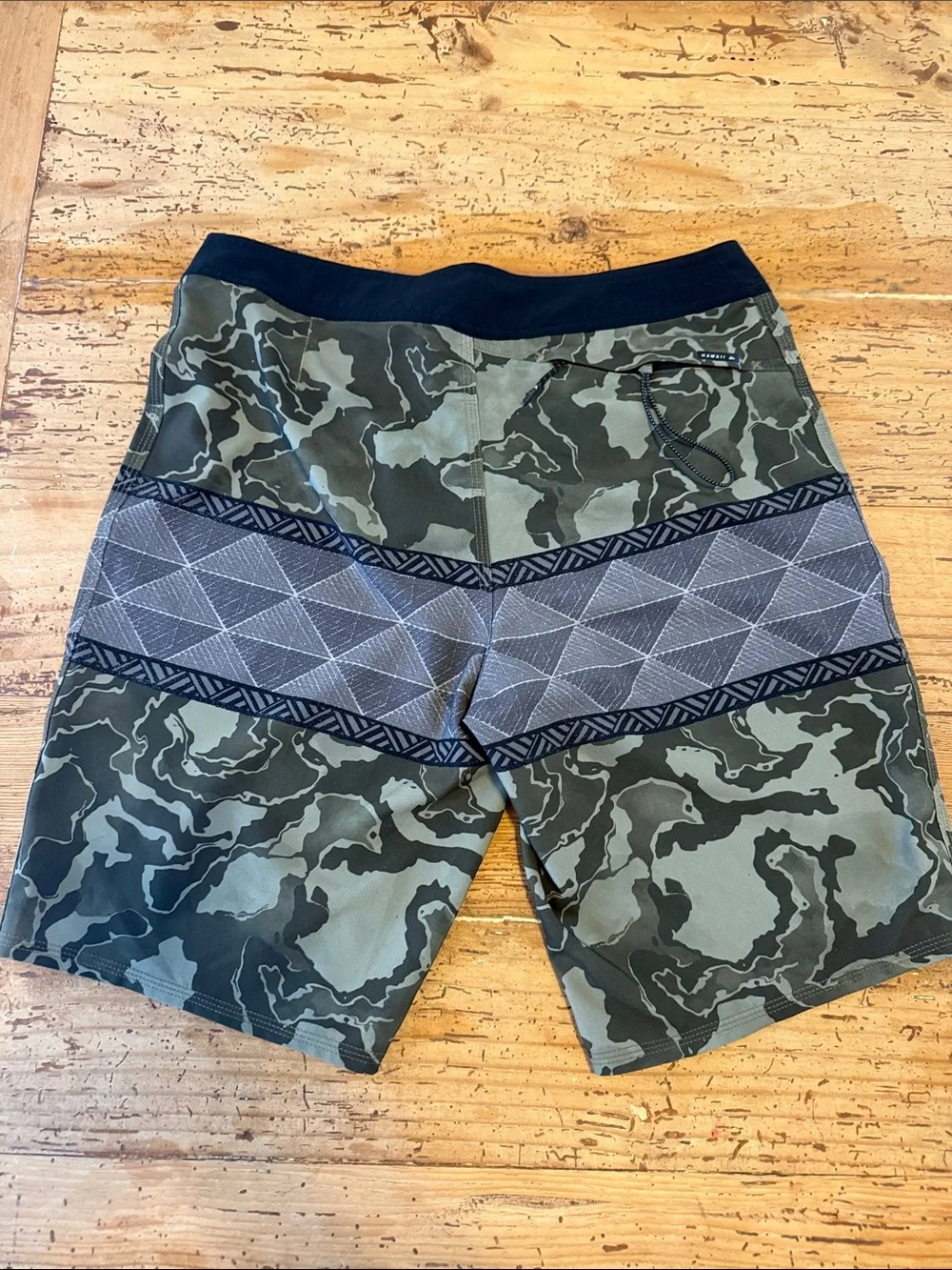 Quiksilver Men's Olive & Black Camo Boardshorts with Geometric Band